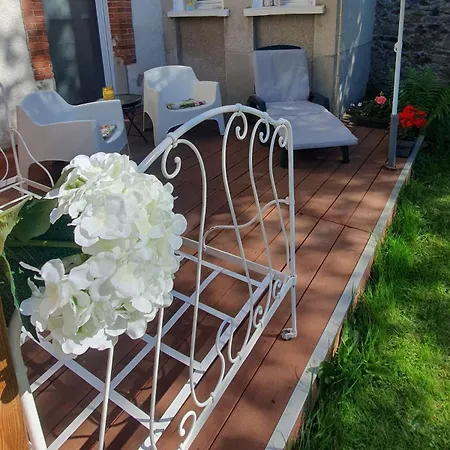 Les Secrets D'eden Rose- Escapade Romantique A 2 *